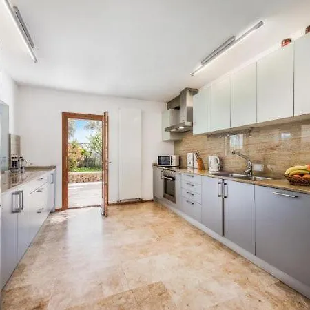 Villa Sleeps 5 With Pool Air Con And Wifi
