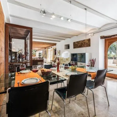 Sleeps 5 With Pool Air Con And Wifi Pollenca
