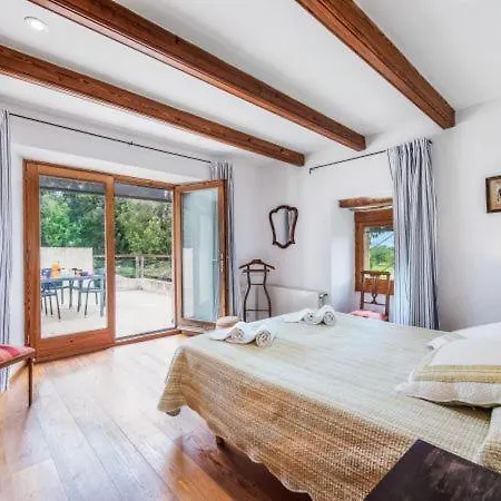 Villa Sleeps 5 With Pool Air Con And Wifi